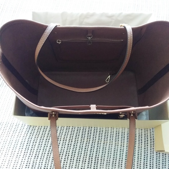 Michael Kors Travel Tote Bag - Picture 2 of 4